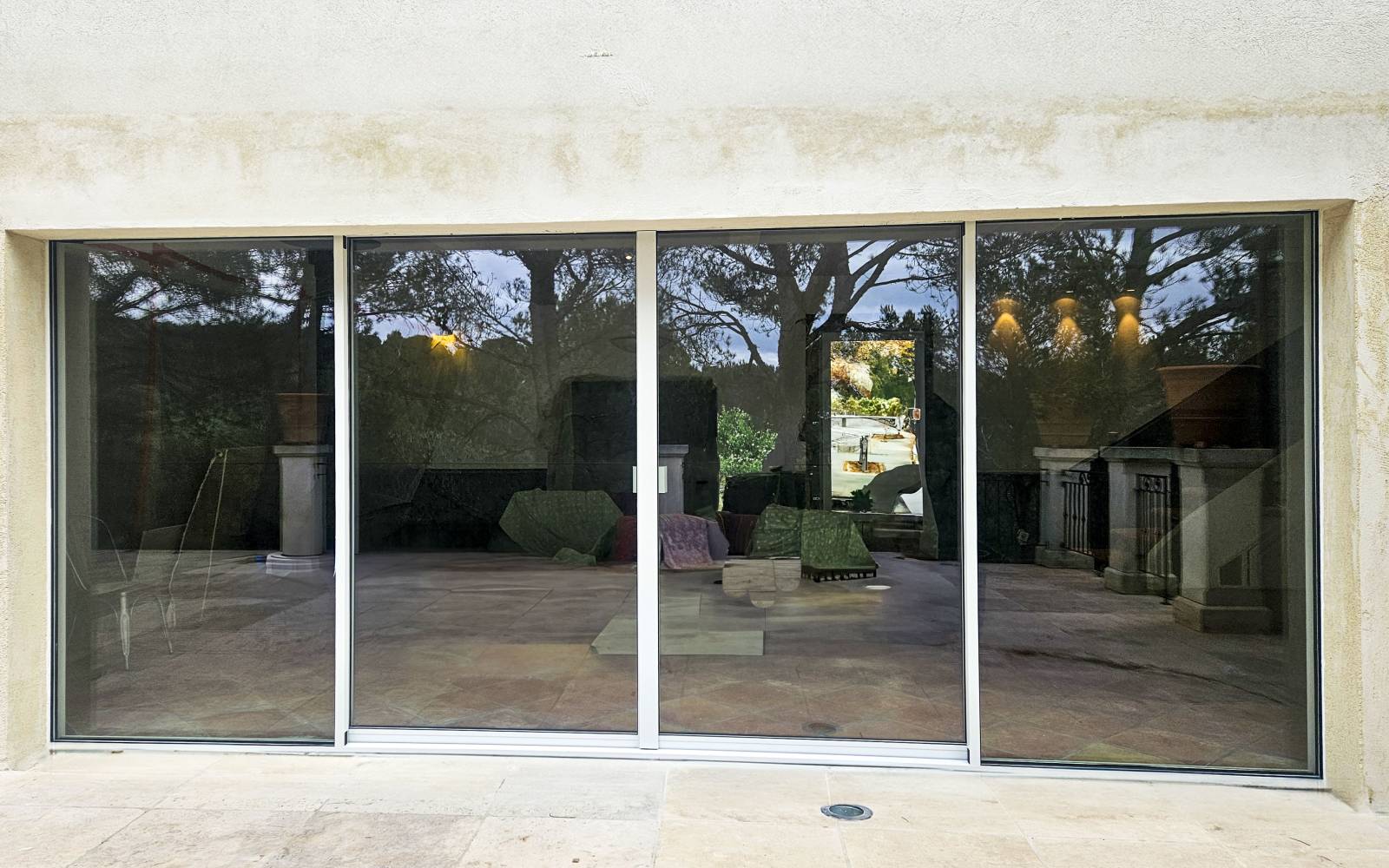 Fabrication et installation de menuiseries en aluminuim Technal près de Marseille