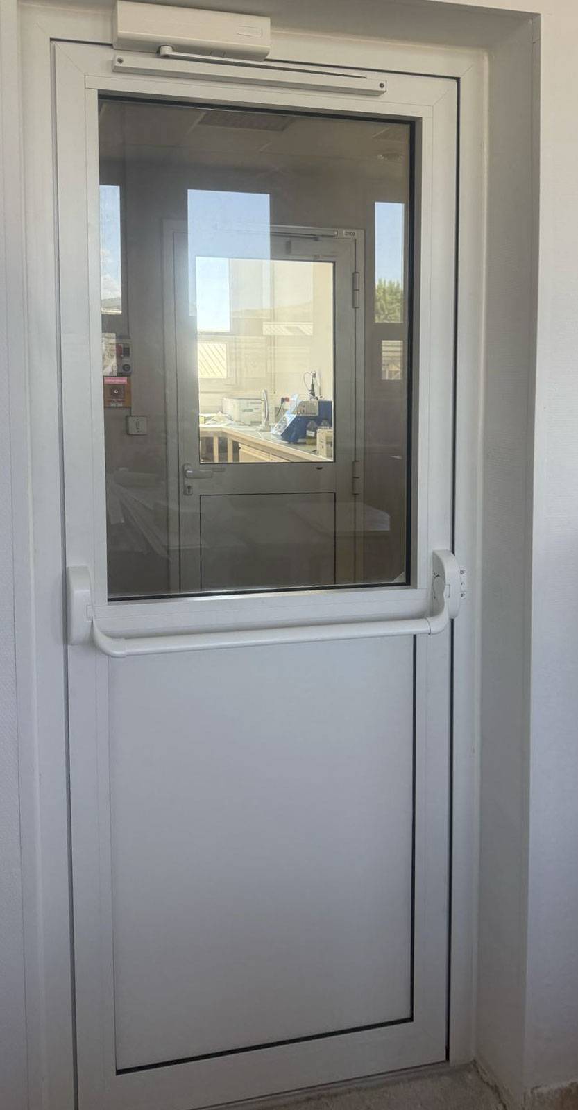 Installation de plusieurs portes de service près de La Bouilladisse