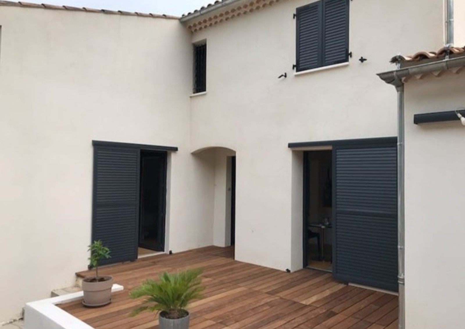 pose de volets battants en aluminium Technal dans cette maison près d 'Allauch