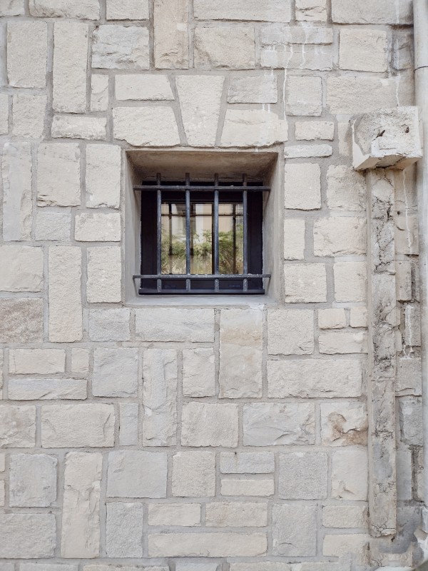 menuiseries mur en pierre 