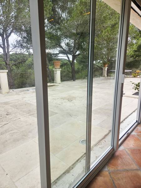 Fabrication et installation de menuiseries en aluminuim Technal près de Marseille