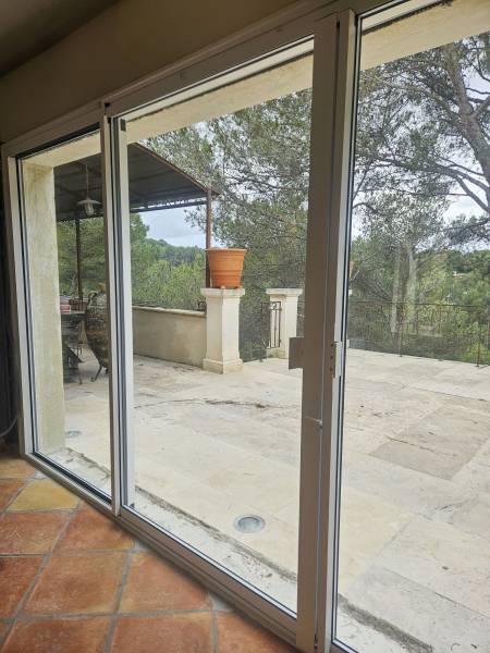 Fabrication et installation de menuiseries en aluminuim Technal près de Marseille