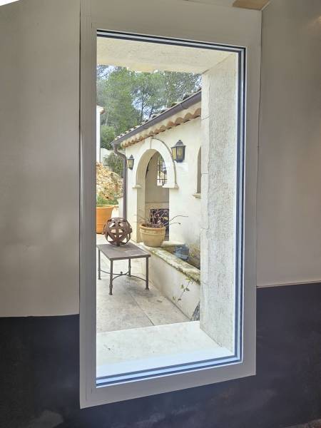 Fabrication et installation de menuiseries en aluminuim Technal près de Marseille