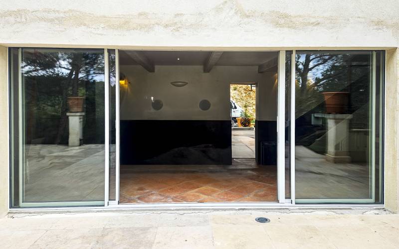 Fabrication et installation de menuiseries en aluminuim Technal près de Marseille