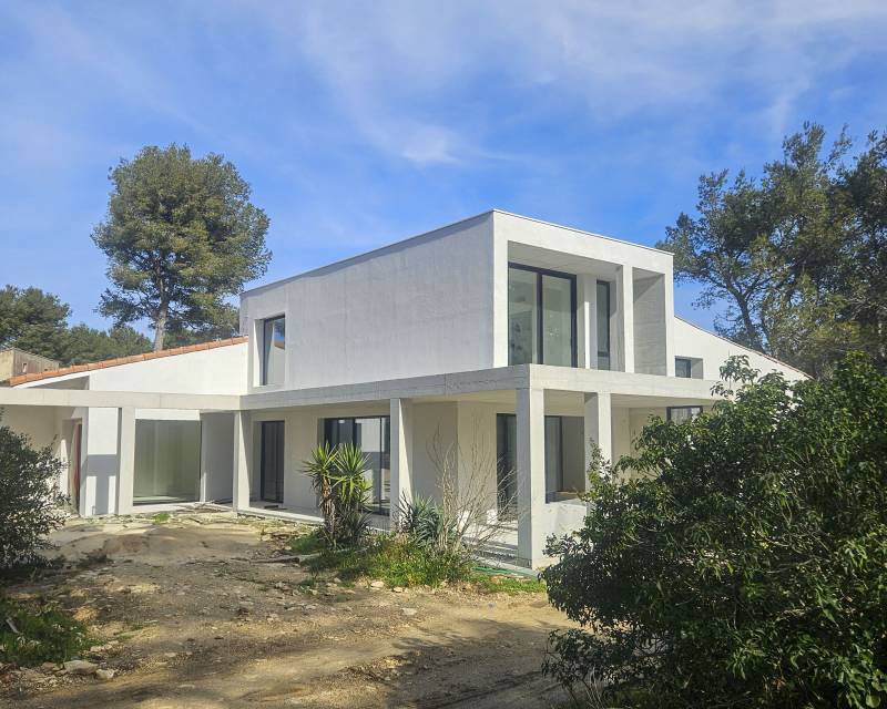 Fabrication et installation de toutes les menuiseries intérieure et extérieure  en aluminium Technal près de Roquefort la Bédoule