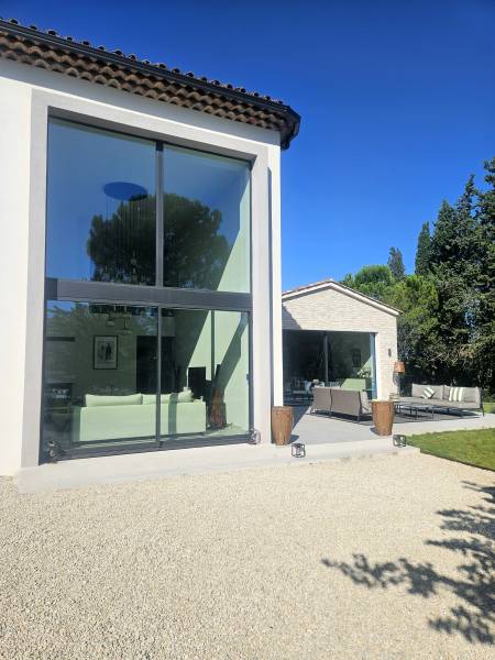 Une merveilleuse villa, équipée de nos menuiseries en aluminium Technal, dont un ensemble XXL à Aix en Provence