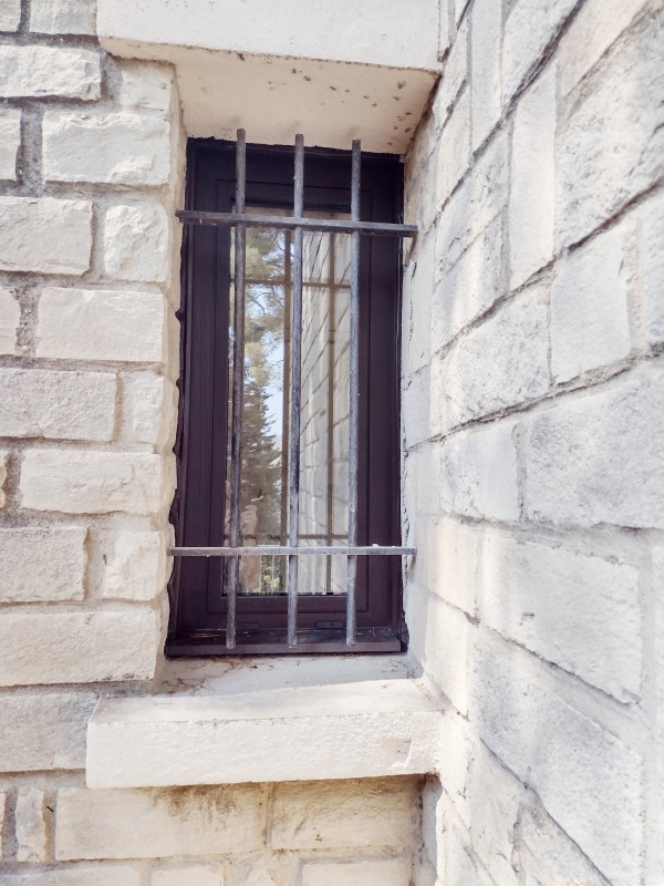 menuiseries mur en pierre 