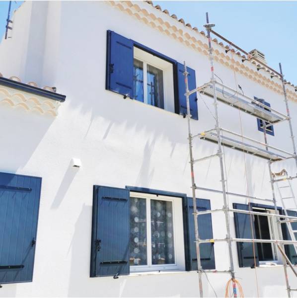 Installation de volets en aluminium Technal près de Belcodène