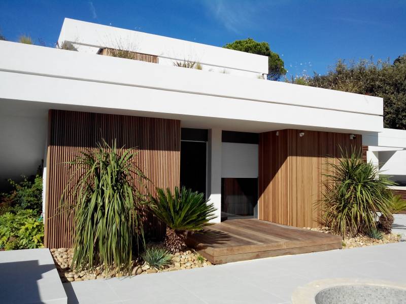 Installation de menuiseries sur mesure en aluminium dans cette magnifique villa contemporaine à la Ciotat