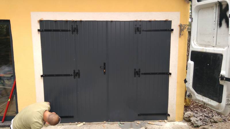 installation de volets battants 4 vantaux gris et volets en aluminuim près de Lynnes