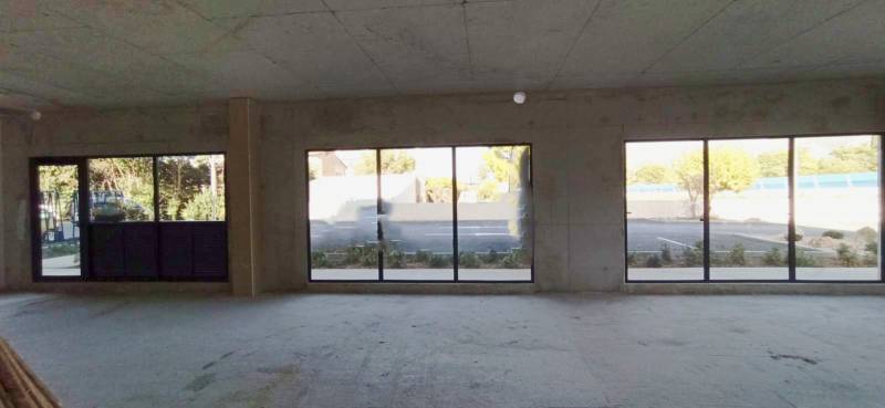 Installation de menuiseries en aluminium Technal fabriquées dans notre atelier à Gardanne