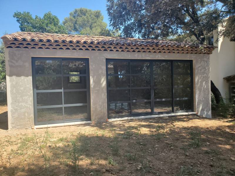 Installation de coulissants GY avec traverses en aluminium Technal près de Meyrargues