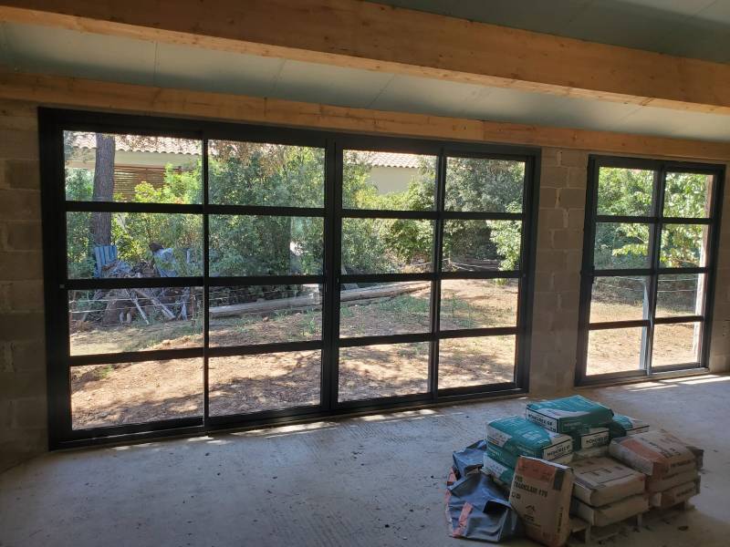 Installation de coulissants GY avec traverses en aluminium Technal près de Meyrargues