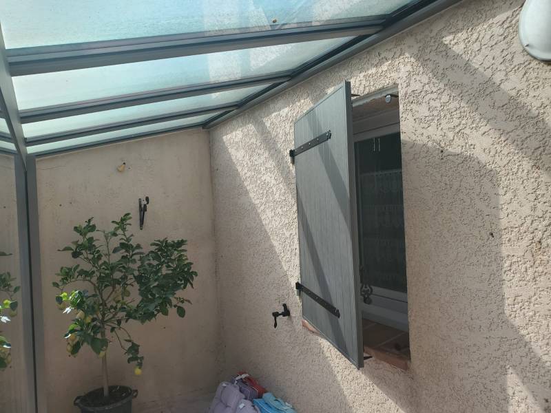 installation de volets battants en aluminum Technal pour cette maison près Rognac