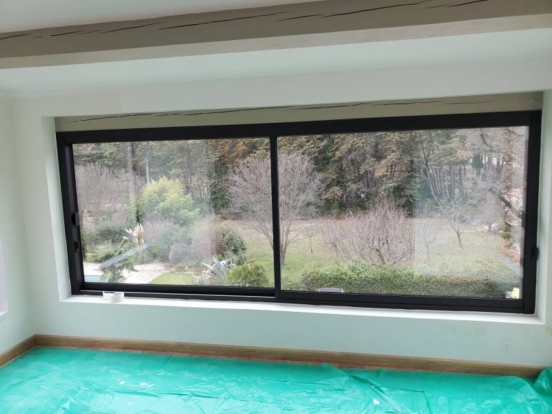 Fabrication et installation de menuiseries en aluminium Technal près de Ventabren