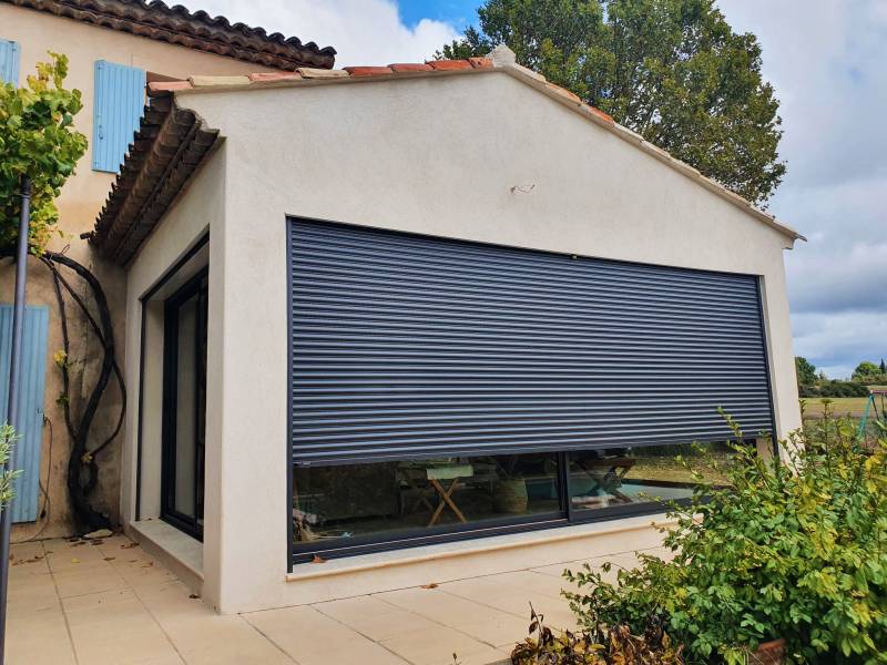 INSTALLATION DE VOLETS ROULANTS SUR UN AGRANDISSEMENT à Bouc bel air