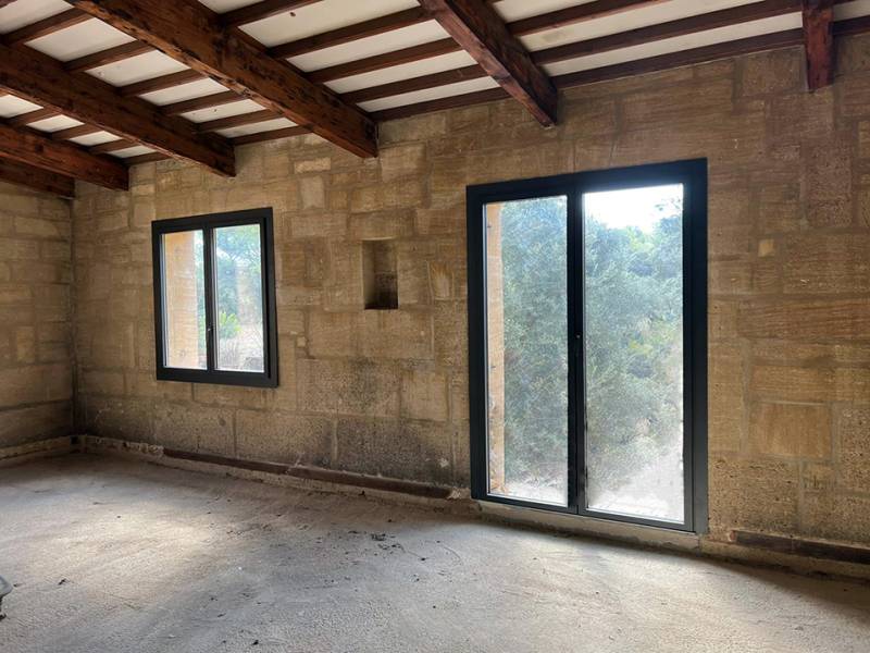 Installation d'une porte de garage sectionnelle en aluminium à Aix-en-Provence