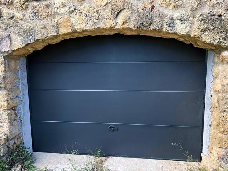 Rénovation des menuiseries pour cette charmante bâtisse en pierre à Bouc bel air