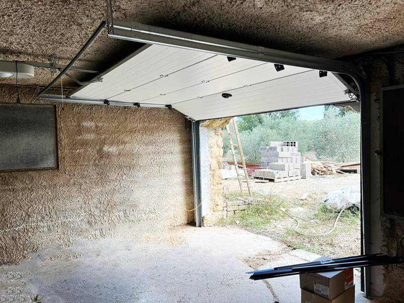 Rénovation des menuiseries pour cette charmante bâtisse en pierre à Bouc bel air