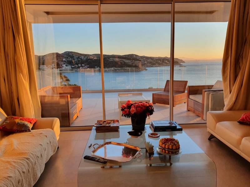 Magnifique vue sur mer avec cette belle baie vitrée en aluminium Technal près de Cassis