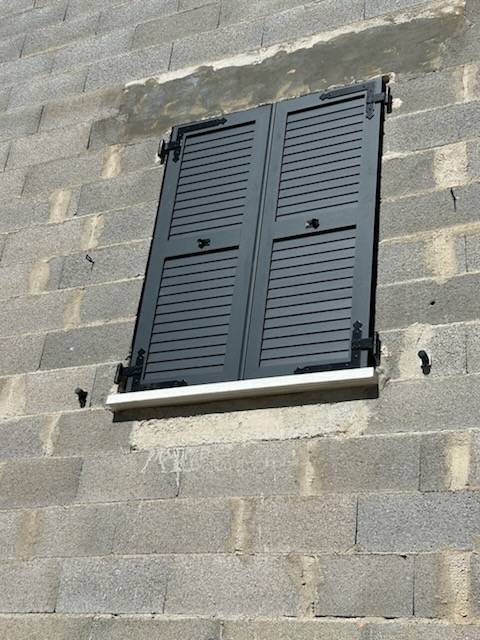 Installation de portes d'entrée en aluminium Technal près de Peynier