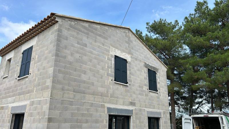 Installation de volets en aluminium Technal près de Peynier