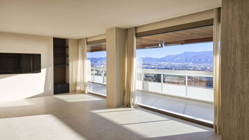 Installation de baies coulissantes XXL en aluminium Technal près de Bandol