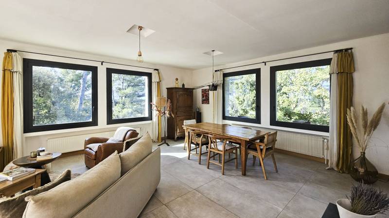 Installation de 4 ouvrants noir en aluminium Technal près d’Aubagne