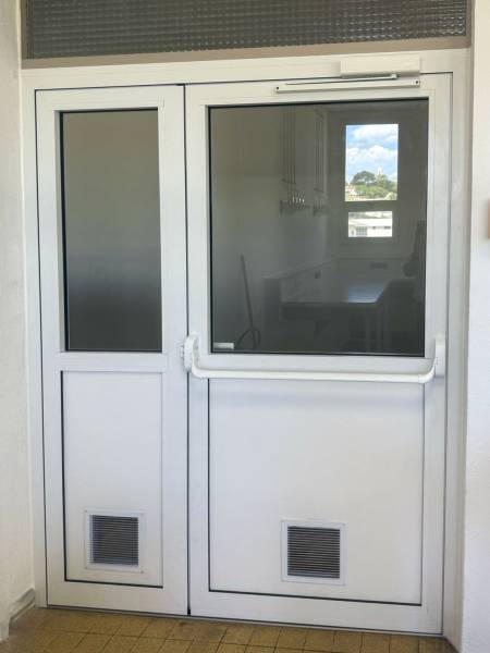 Installation de plusieurs portes de service près de La Bouilladisse