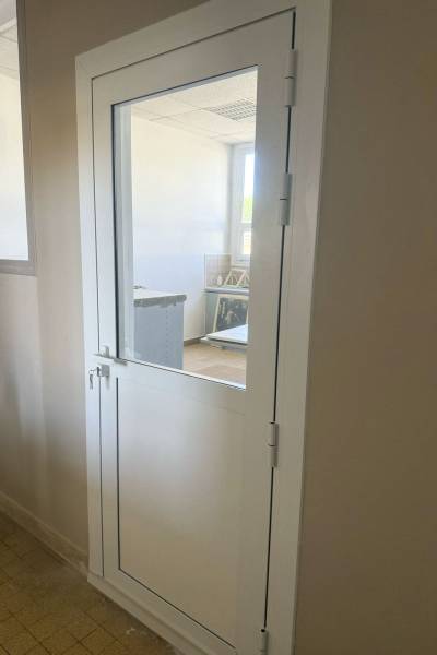 Installation de plusieurs portes de service près de La Bouilladisse