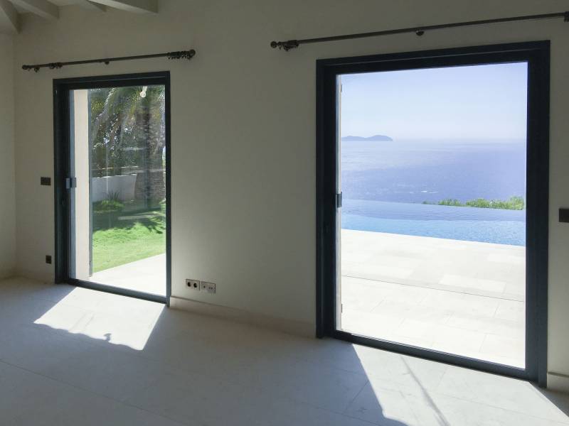 “Produit/Service + Spécificités + Géolocalisation“ 