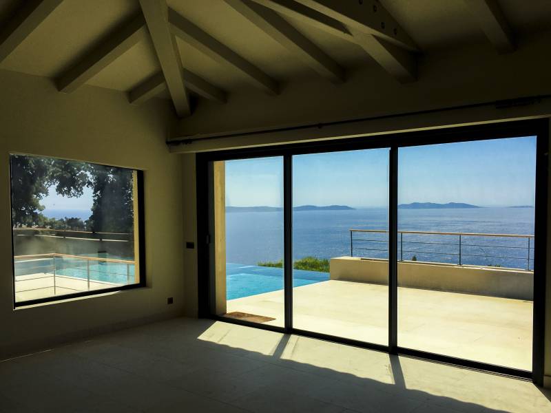 “Produit/Service + Spécificités + Géolocalisation“ 