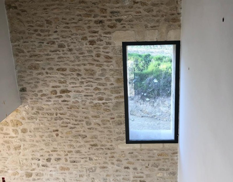 Rénovation d’un mas ancien sur les hauteurs du luberon, avec des menuiseries aluminium